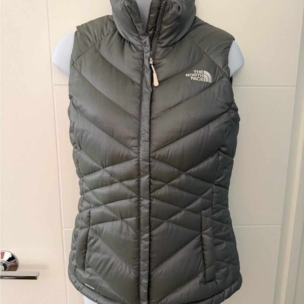 The North Face Women's Silver  Quilted Vest